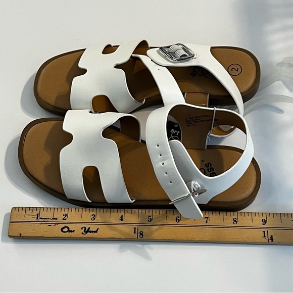 NWT Girls Art Class Mari Ankle Strap Sandals in white Faux Leather - Picture 5 of 5